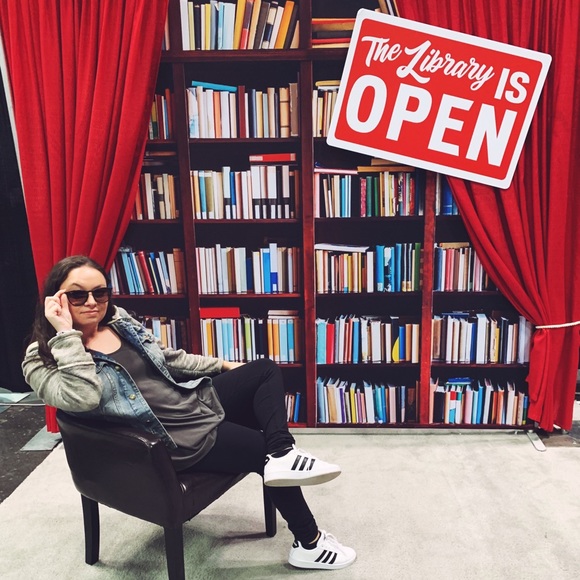 Meet your Posher, Sarah - Picture 2 of 2